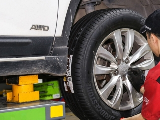 Bridgestone ra mắt lốp êm Alenza cho xe CUV và SUV hạng sang