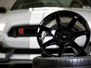 Hóa ra đây là cách chế tạo la zăng bằng sợi carbon trên siêu xe Ferrari