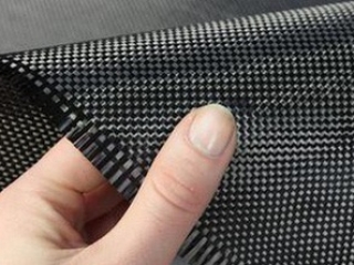 Sợi carbon có thể trữ năng lượng bên trong thân xe hơi